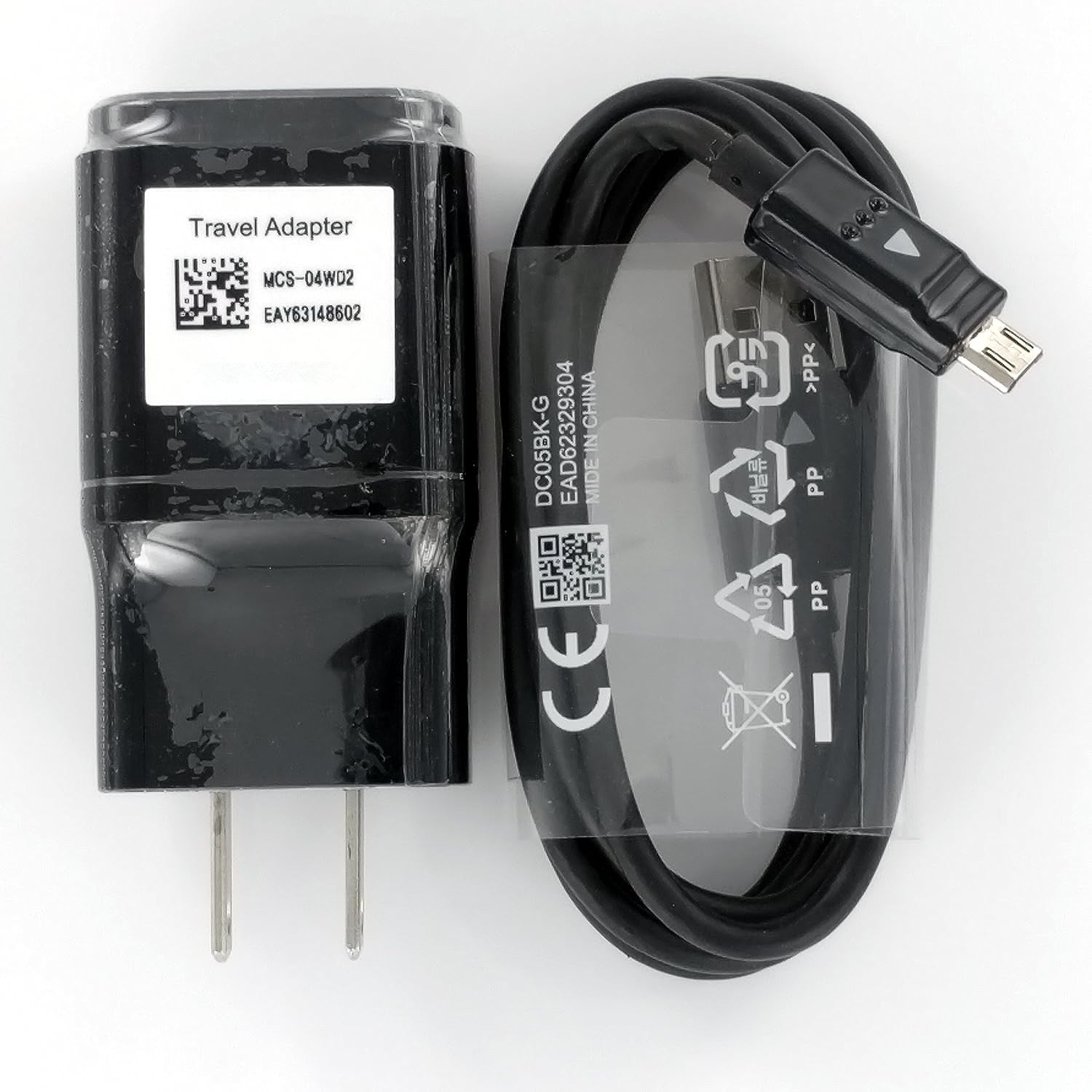 Adaptateur secteur USB, chargeur mural et câble micro USB (1 m) Adaptateur secteur USB, chargeur mural et câble micro USB (1 m)